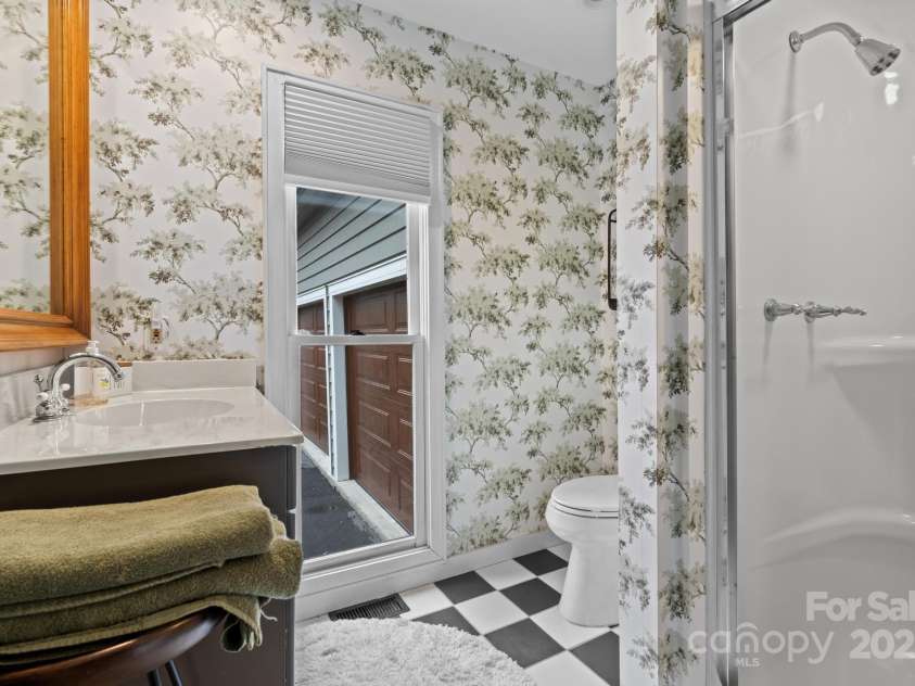 140 Lost Trail, Highlands, NC 28741.  MLS# CAR4259690, YatesRealty ID 14548. 