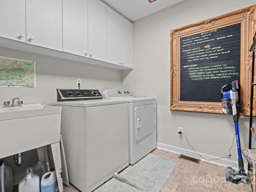 140 Lost Trail, Highlands, NC 28741.  MLS# CAR4259690, YatesRealty ID 14548. 