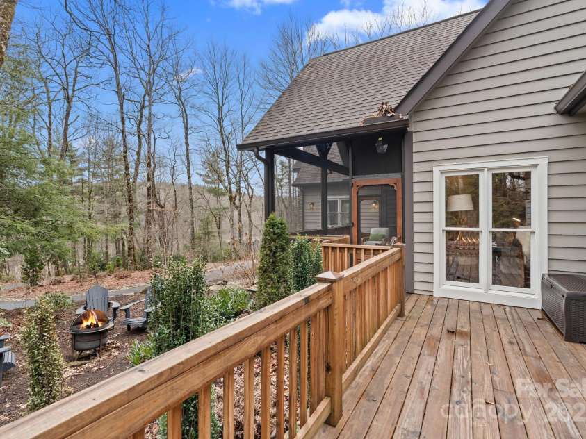 140 Lost Trail, Highlands, NC 28741.  MLS# CAR4259690, YatesRealty ID 14548. 