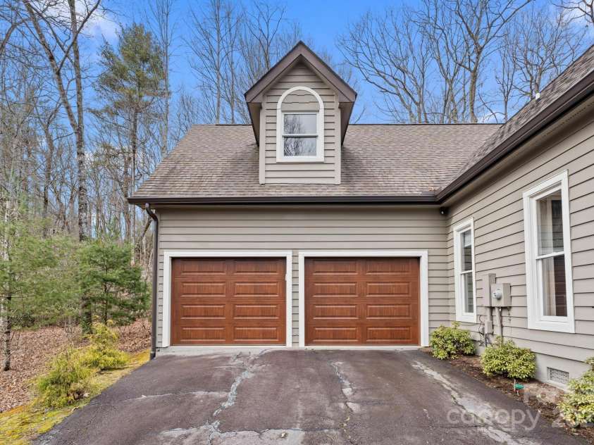 140 Lost Trail, Highlands, NC 28741.  MLS# CAR4259690, YatesRealty ID 14548. 