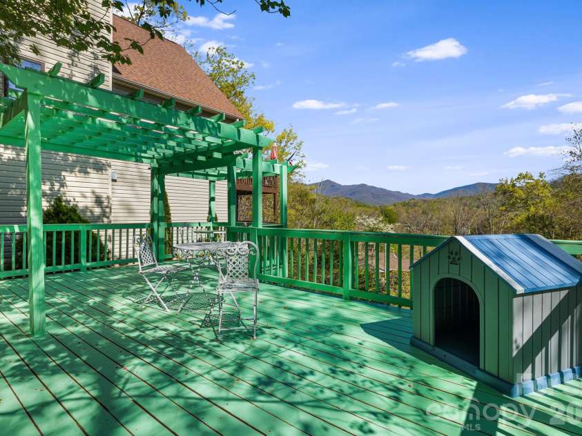 144 Hilltop Road, Black Mountain, NC 28711.  MLS# CAR4368587, YatesRealty ID 14548. 