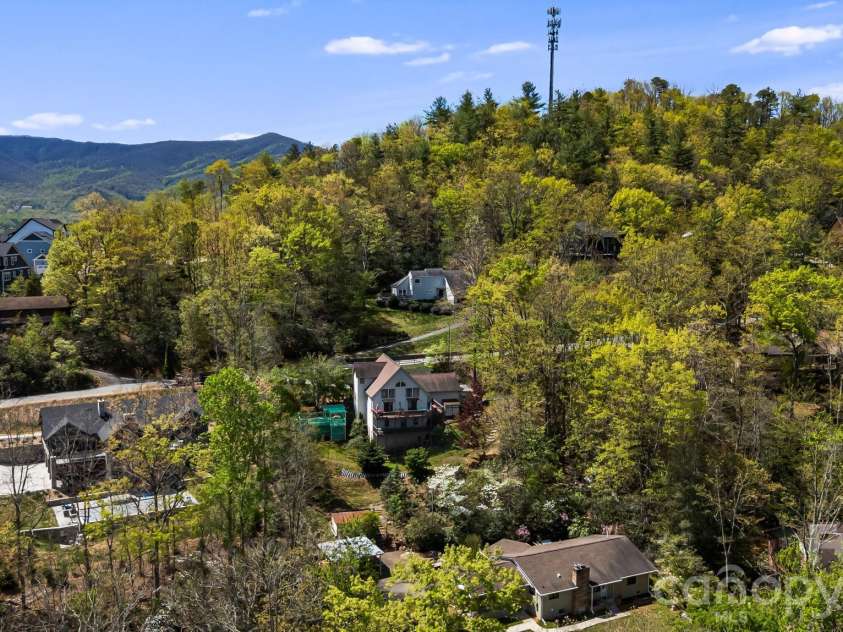 144 Hilltop Road, Black Mountain, NC 28711.  MLS# CAR4368587, YatesRealty ID 14548. 