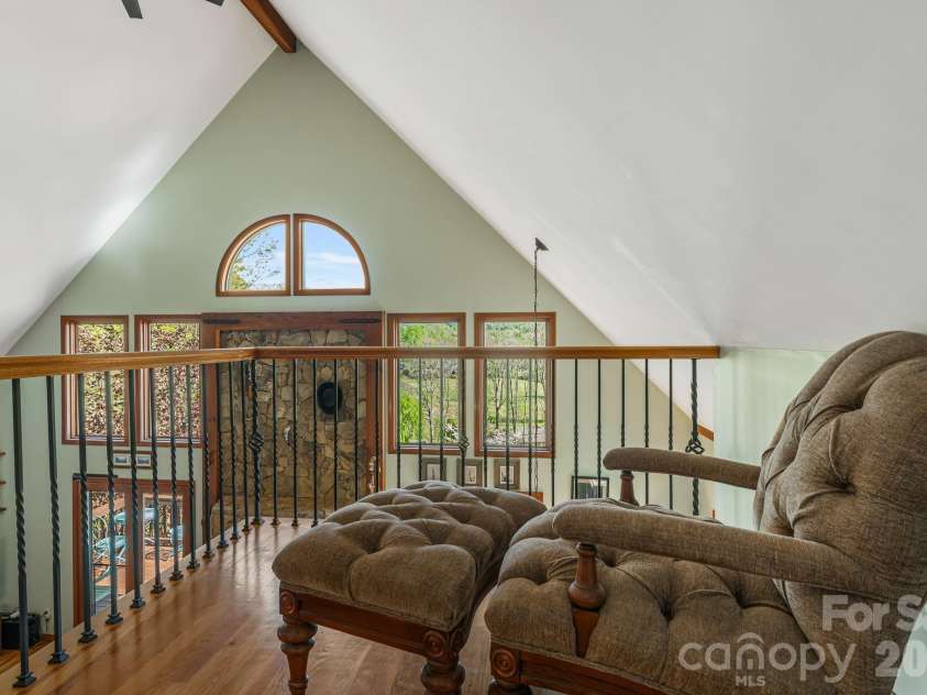 144 Hilltop Road, Black Mountain, NC 28711.  MLS# CAR4368587, YatesRealty ID 14548. Balcony nook