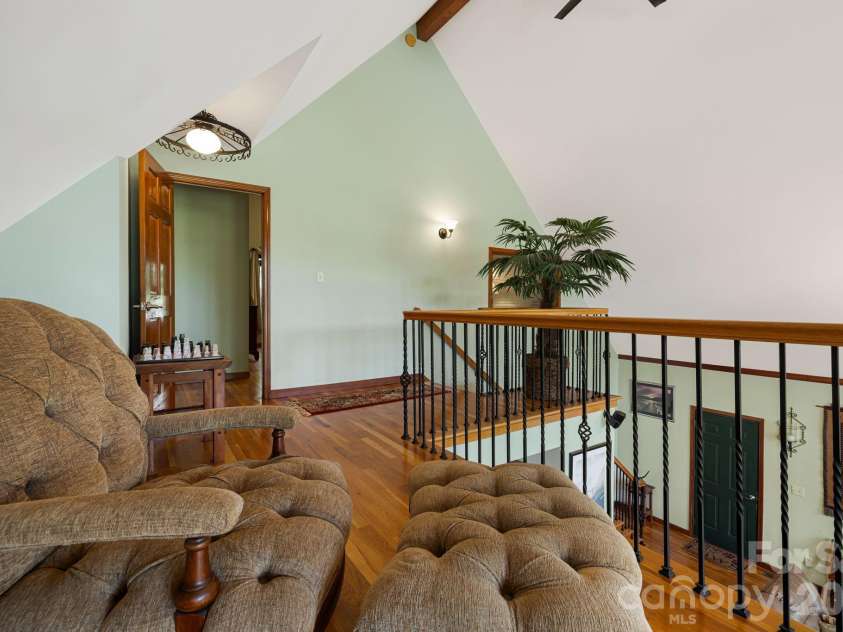 144 Hilltop Road, Black Mountain, NC 28711.  MLS# CAR4368587, YatesRealty ID 14548. Balcony nook