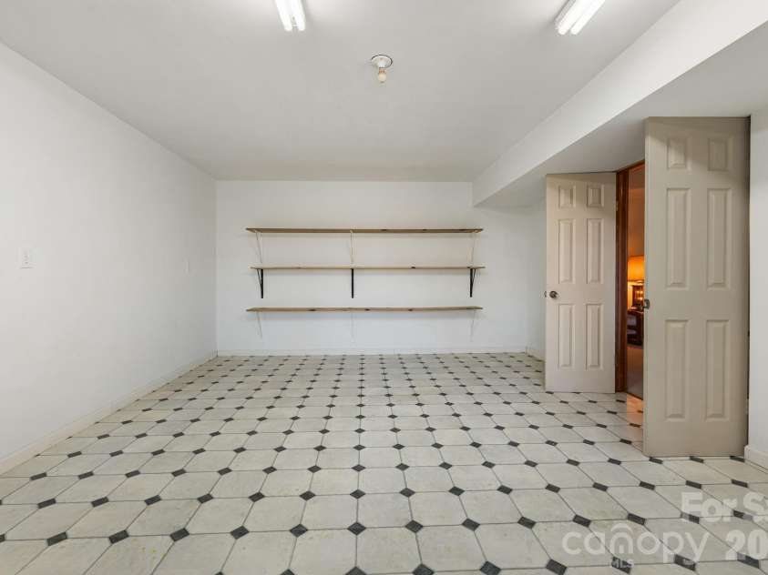 144 Hilltop Road, Black Mountain, NC 28711.  MLS# CAR4368587, YatesRealty ID 14548. Flex/Bonus room