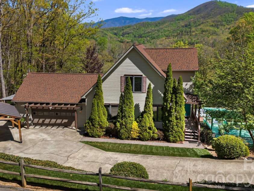 144 Hilltop Road, Black Mountain, NC 28711.  MLS# CAR4368587, YatesRealty ID 14548. Front