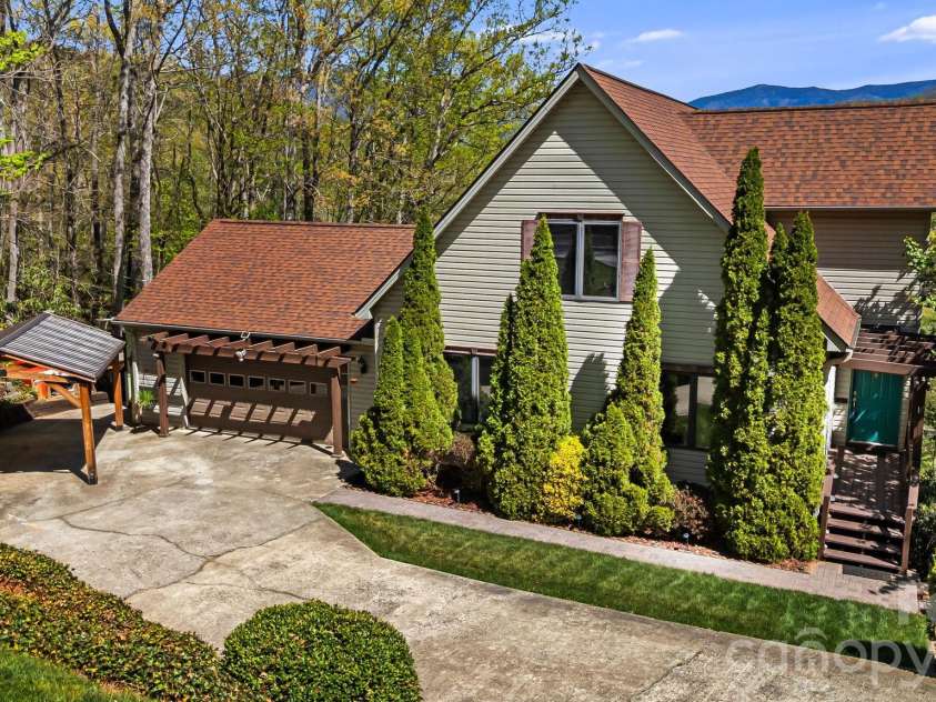144 Hilltop Road, Black Mountain, NC 28711.  MLS# CAR4368587, YatesRealty ID 14548. Front