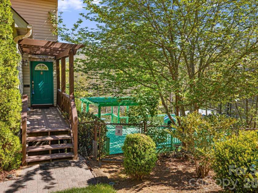 144 Hilltop Road, Black Mountain, NC 28711.  MLS# CAR4368587, YatesRealty ID 14548. Front entrance