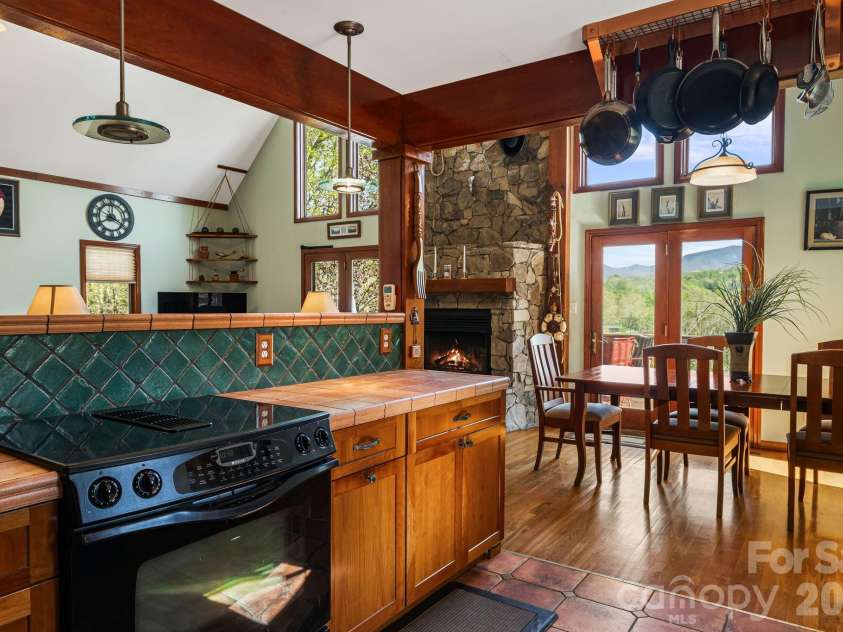 144 Hilltop Road, Black Mountain, NC 28711.  MLS# CAR4368587, YatesRealty ID 14548. Kitchen