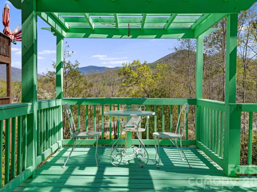 144 Hilltop Road, Black Mountain, NC 28711.  MLS# CAR4368587, YatesRealty ID 14548. Terrace deck