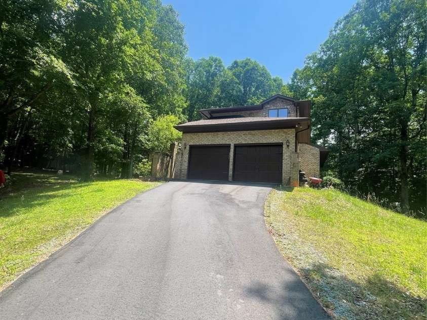 2505 White Thorne Lane, Waxhaw, NC 28173.  MLS# CAR4262852, YatesRealty ID 14549. 