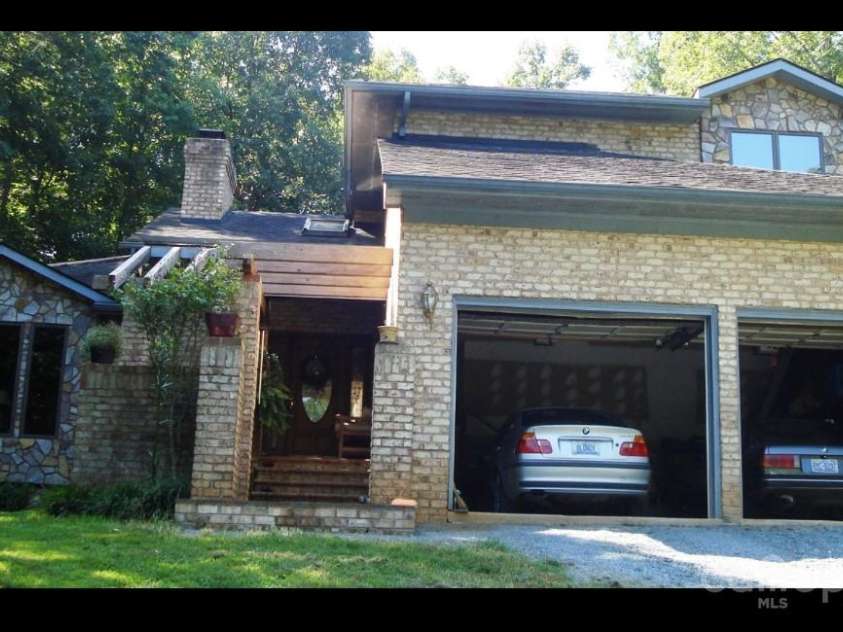 2505 White Thorne Lane, Waxhaw, NC 28173.  MLS# CAR4262852, YatesRealty ID 14549. 