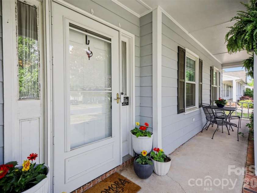 2706 Lytham Drive, Charlotte, NC 28210.  MLS# CAR4373148, YatesRealty ID 14549. 