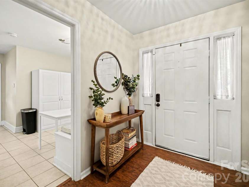 2706 Lytham Drive, Charlotte, NC 28210.  MLS# CAR4373148, YatesRealty ID 14549. 