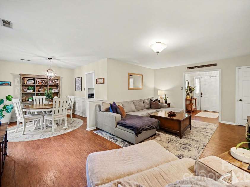 2706 Lytham Drive, Charlotte, NC 28210.  MLS# CAR4373148, YatesRealty ID 14549. 
