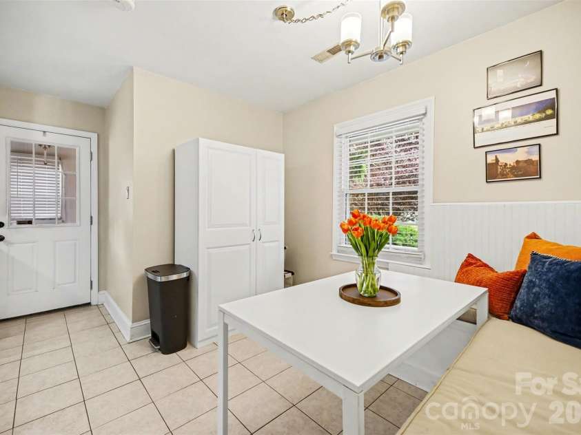 2706 Lytham Drive, Charlotte, NC 28210.  MLS# CAR4373148, YatesRealty ID 14549. 
