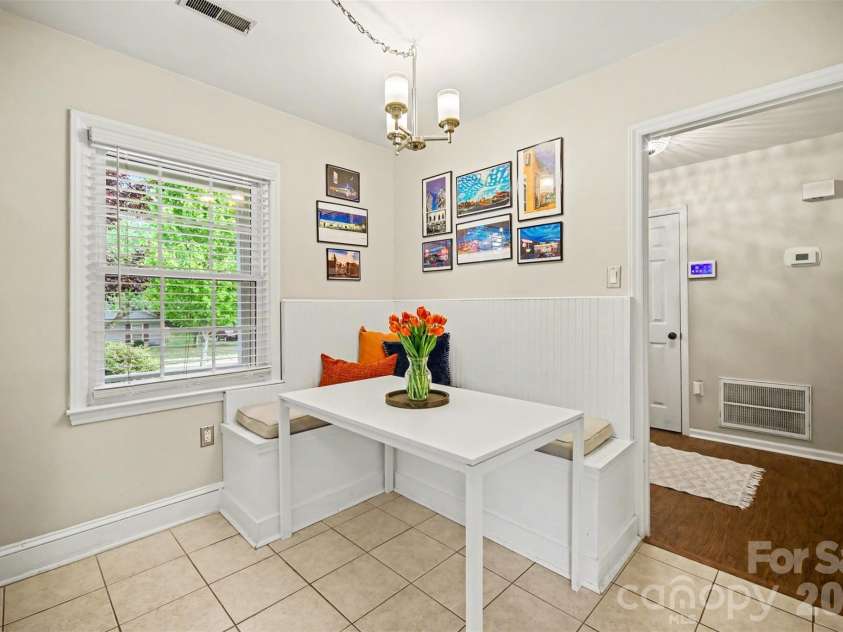 2706 Lytham Drive, Charlotte, NC 28210.  MLS# CAR4373148, YatesRealty ID 14549. 