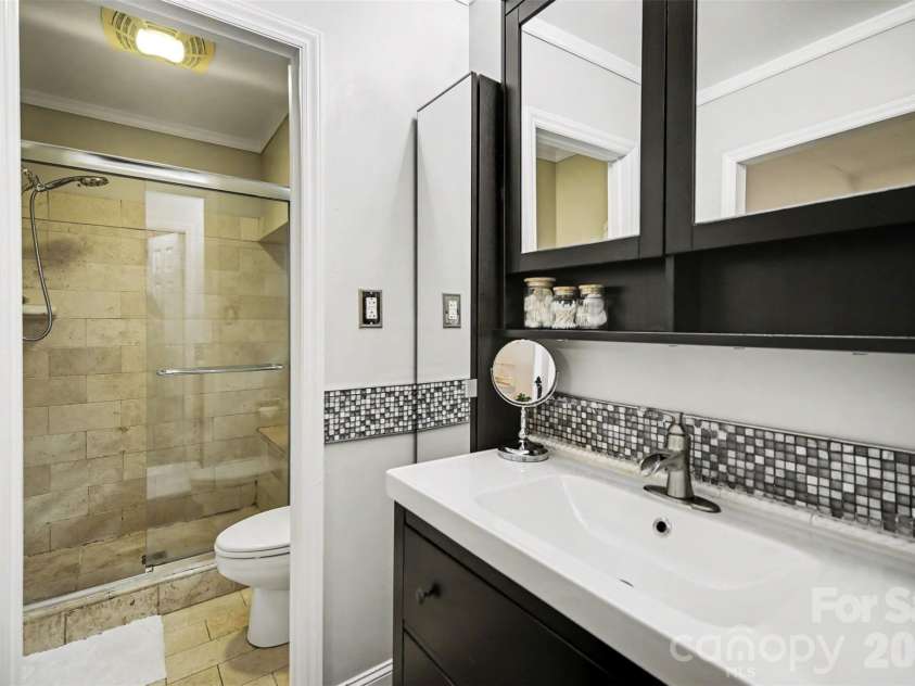2706 Lytham Drive, Charlotte, NC 28210.  MLS# CAR4373148, YatesRealty ID 14549. 