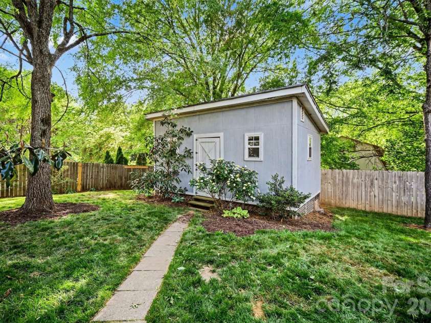2706 Lytham Drive, Charlotte, NC 28210.  MLS# CAR4373148, YatesRealty ID 14549. 