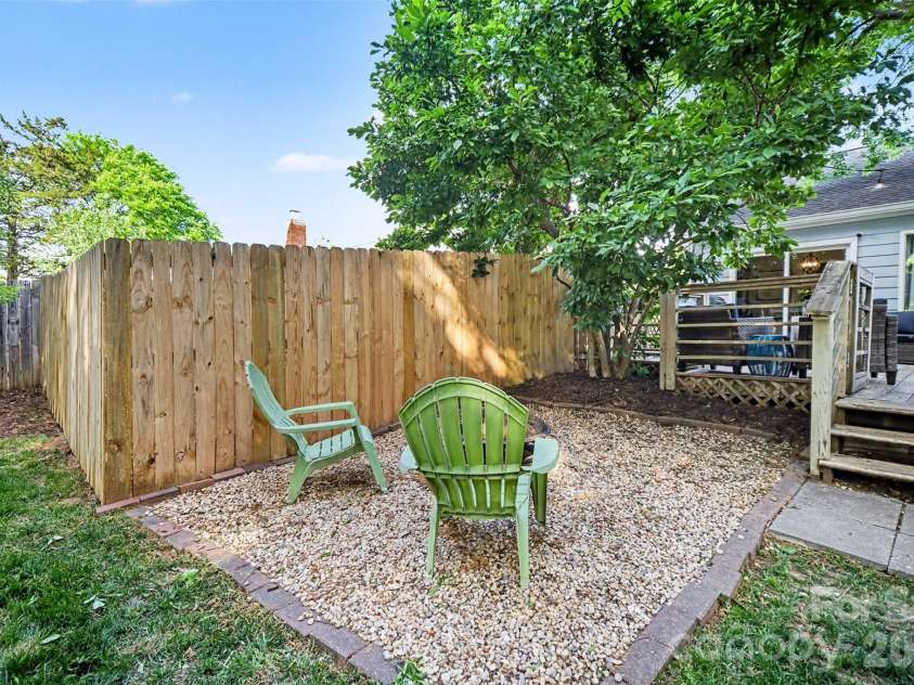 2706 Lytham Drive, Charlotte, NC 28210.  MLS# CAR4373148, YatesRealty ID 14549. 