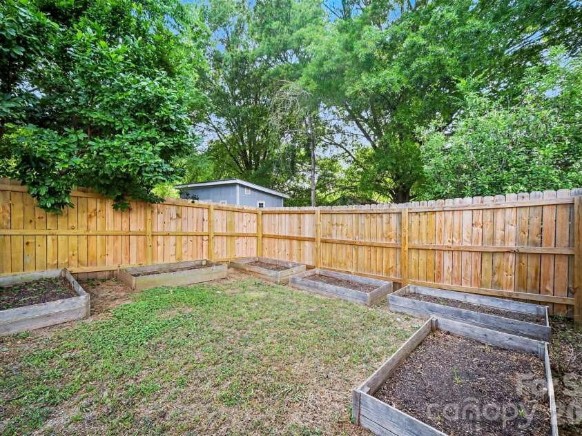 2706 Lytham Drive, Charlotte, NC 28210.  MLS# CAR4373148, YatesRealty ID 14549. 