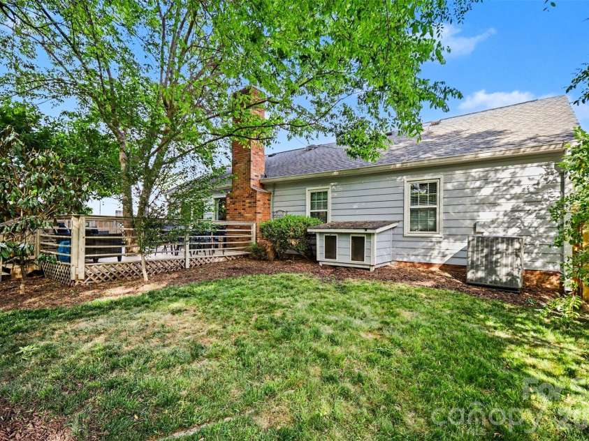 2706 Lytham Drive, Charlotte, NC 28210.  MLS# CAR4373148, YatesRealty ID 14549. 