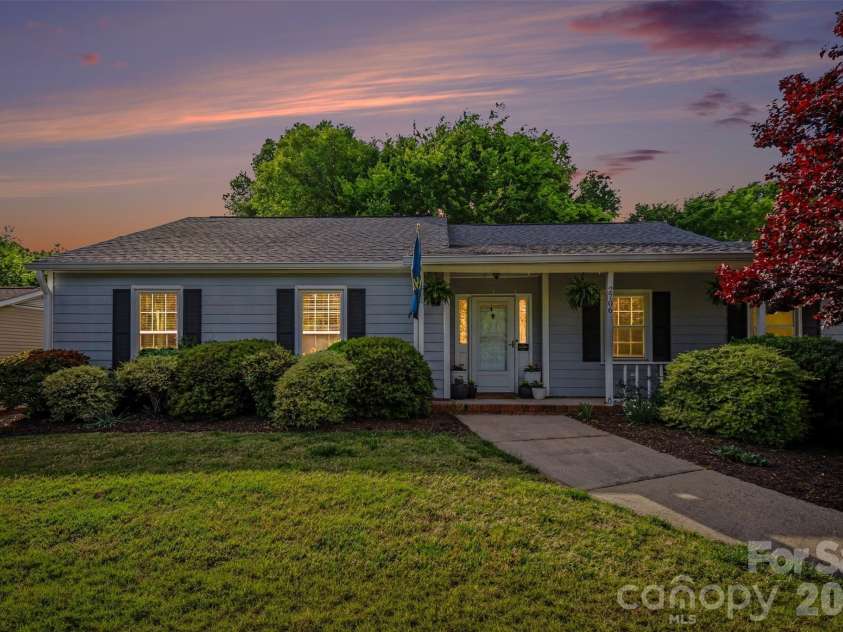 2706 Lytham Drive, Charlotte, NC 28210.  MLS# CAR4373148, YatesRealty ID 14549. 