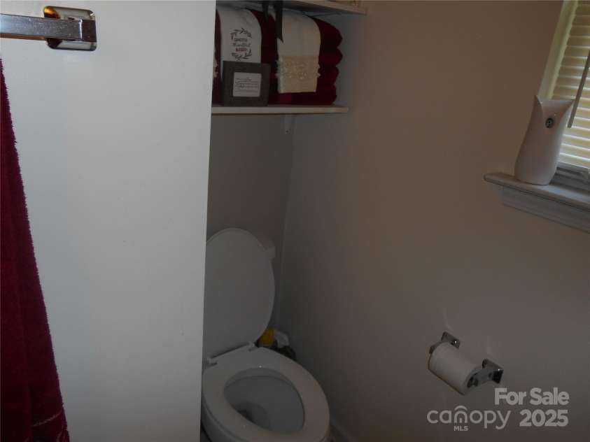 158 Margaret Turner Road, Charlotte, NC 28216.  MLS# CAR4243785, YatesRealty ID 1455. 