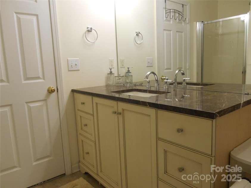 158 Margaret Turner Road, Charlotte, NC 28216.  MLS# CAR4243785, YatesRealty ID 1455. 