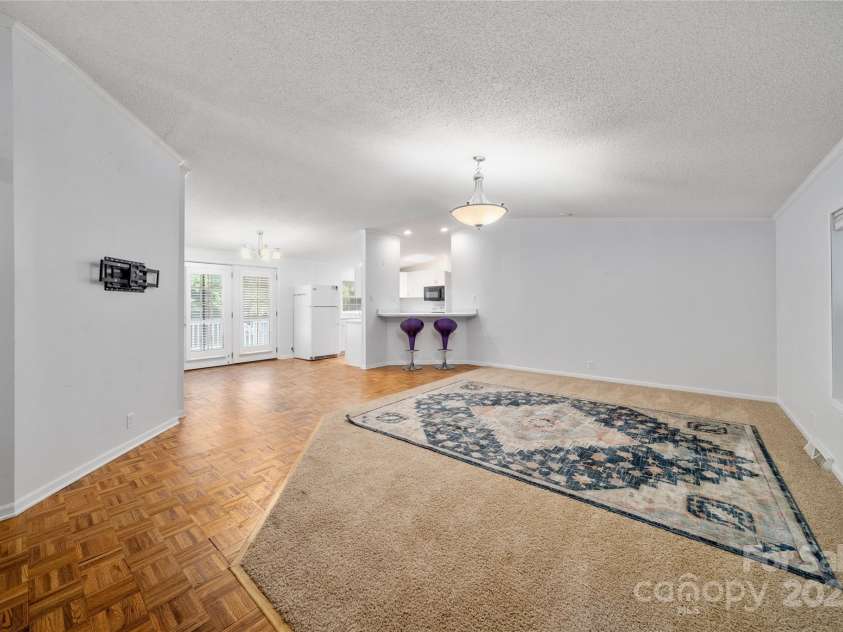 3 Double Oaks Drive, Asheville, NC 28805.  MLS# CAR4260615, YatesRealty ID 14550. 