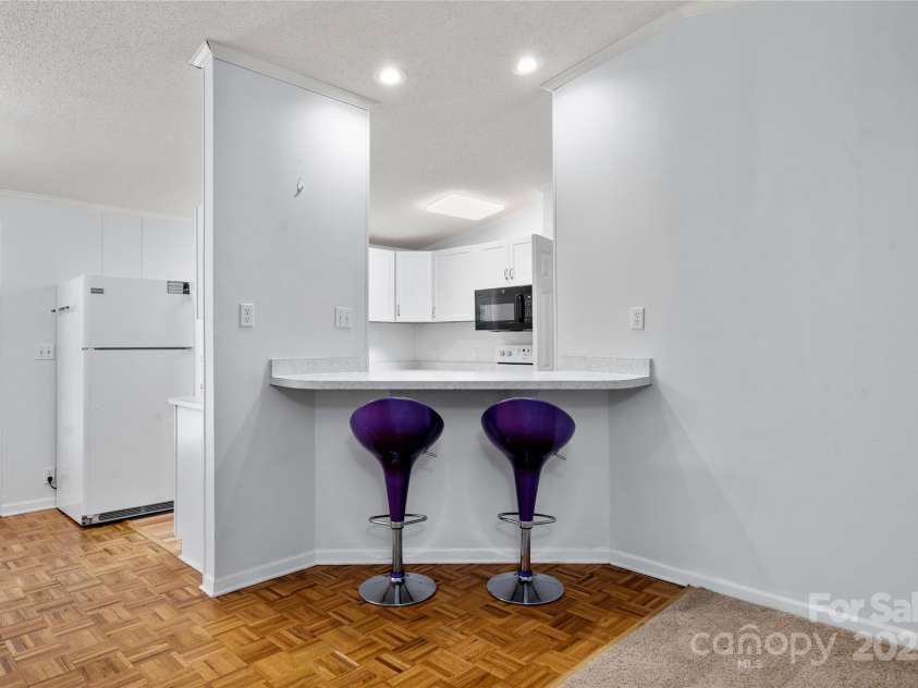 3 Double Oaks Drive, Asheville, NC 28805.  MLS# CAR4260615, YatesRealty ID 14550. 