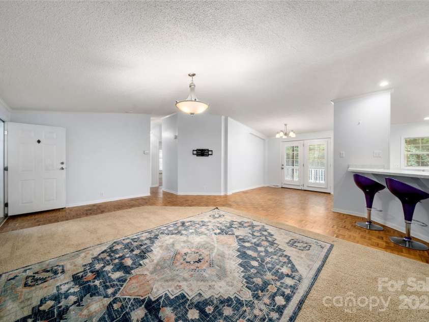 3 Double Oaks Drive, Asheville, NC 28805.  MLS# CAR4260615, YatesRealty ID 14550. 