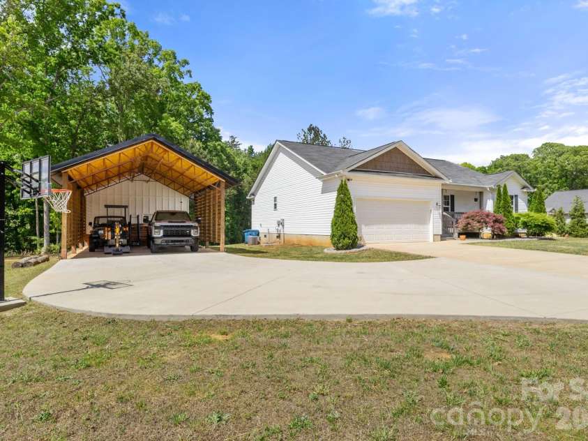7172 Rolling Hills Drive, Sherrills Ford, NC 28673.  MLS# CAR4371781, YatesRealty ID 14550. 