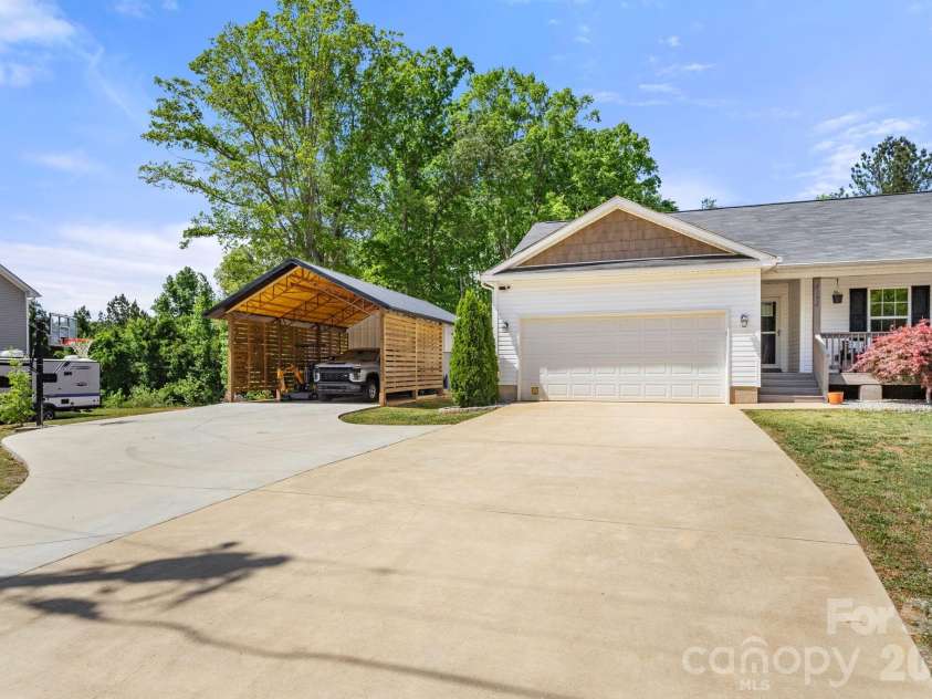 7172 Rolling Hills Drive, Sherrills Ford, NC 28673.  MLS# CAR4371781, YatesRealty ID 14550. 