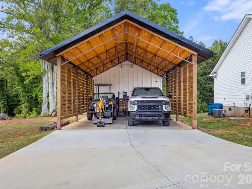 7172 Rolling Hills Drive, Sherrills Ford, NC 28673.  MLS# CAR4371781, YatesRealty ID 14550. 