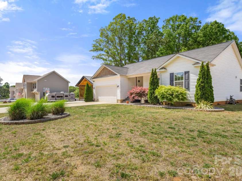 7172 Rolling Hills Drive, Sherrills Ford, NC 28673.  MLS# CAR4371781, YatesRealty ID 14550. 