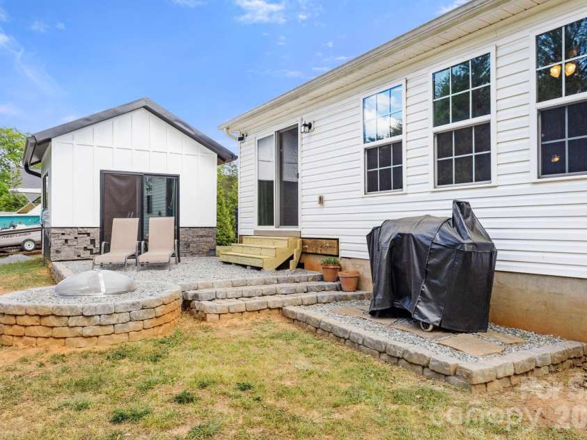 7172 Rolling Hills Drive, Sherrills Ford, NC 28673.  MLS# CAR4371781, YatesRealty ID 14550. 