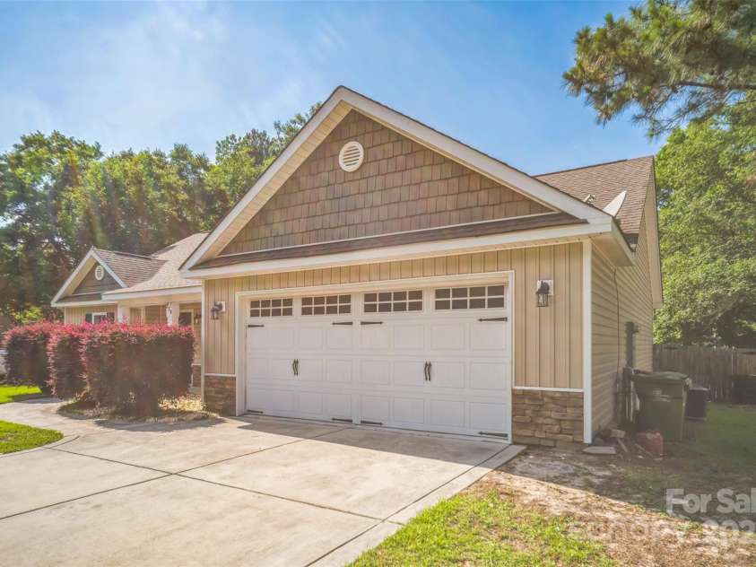 239 Shellbank Drive, Sneads Ferry, NC 28460.  MLS# CAR4278830, YatesRealty ID 14551. 