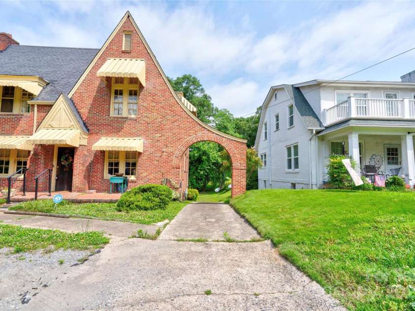 611 Marion Street, Shelby, NC 28150.  MLS# CAR4260819, YatesRealty ID 14552. 