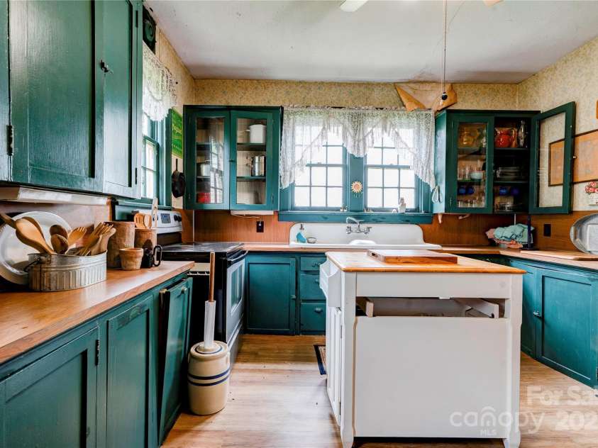 611 Marion Street, Shelby, NC 28150.  MLS# CAR4260819, YatesRealty ID 14552. 