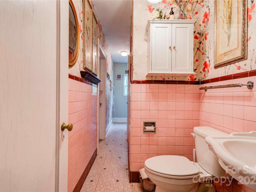 611 Marion Street, Shelby, NC 28150.  MLS# CAR4260819, YatesRealty ID 14552. 