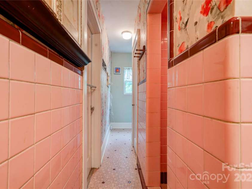 611 Marion Street, Shelby, NC 28150.  MLS# CAR4260819, YatesRealty ID 14552. 