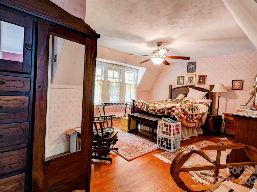 611 Marion Street, Shelby, NC 28150.  MLS# CAR4260819, YatesRealty ID 14552. 