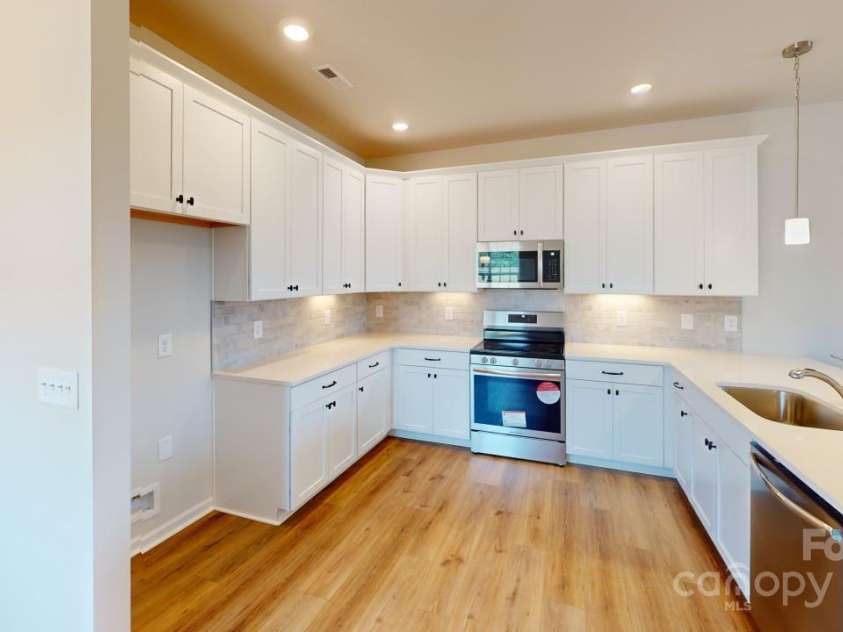 8122 Jacey Lane, Huntersville, NC 28078.  MLS# CAR4262865, YatesRealty ID 14553. 