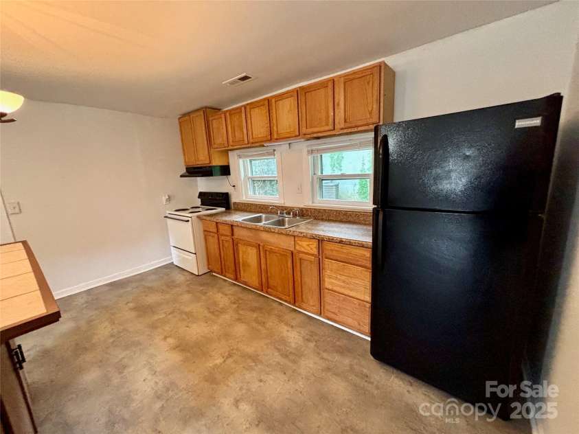 127 Thompson Street, Forest City, NC 28043.  MLS# CAR4260777, YatesRealty ID 14554. 