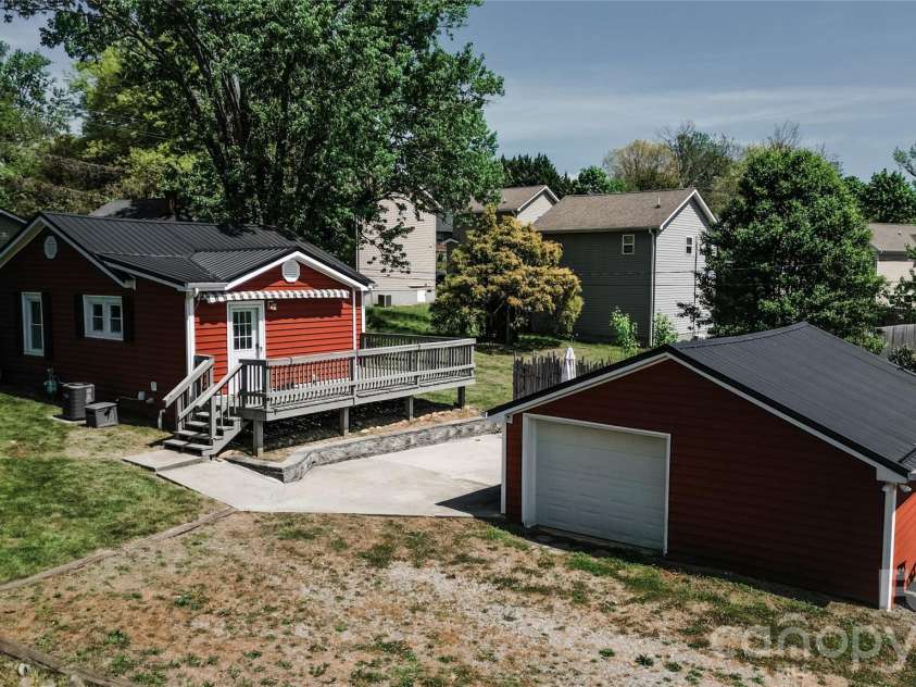 60 Shiloh Road, Asheville, NC 28803.  MLS# CAR4373217, YatesRealty ID 14554. 