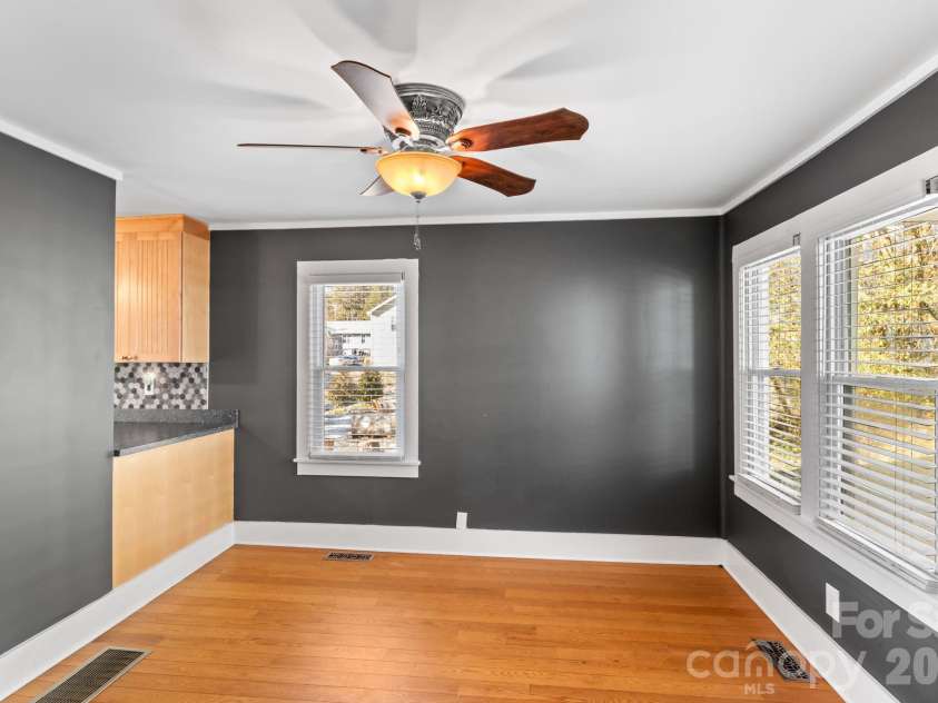 60 Shiloh Road, Asheville, NC 28803.  MLS# CAR4373217, YatesRealty ID 14554. 