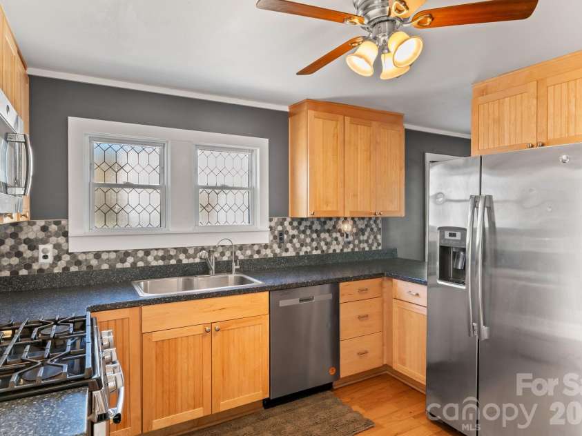 60 Shiloh Road, Asheville, NC 28803.  MLS# CAR4373217, YatesRealty ID 14554. 