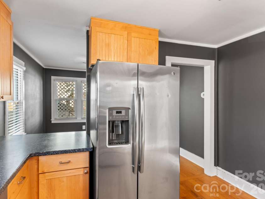 60 Shiloh Road, Asheville, NC 28803.  MLS# CAR4373217, YatesRealty ID 14554. 