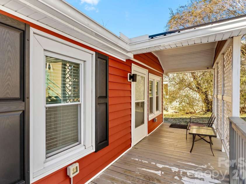 60 Shiloh Road, Asheville, NC 28803.  MLS# CAR4373217, YatesRealty ID 14554. 